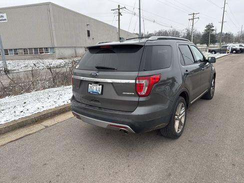 Used 2016 Ford Explorer XLT w/ Equipment Group 202A image 5