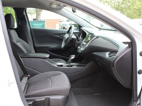 Used 2021 Chevrolet Malibu LT FWD image 28