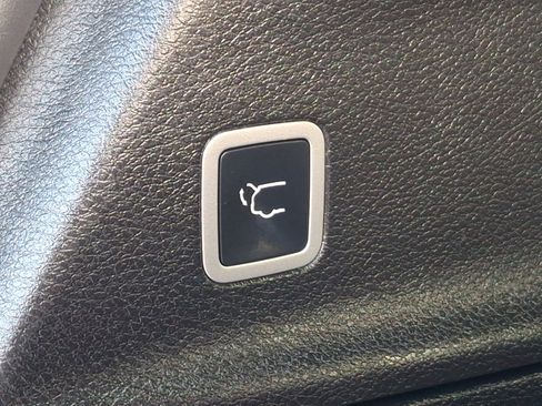 Used 2021 Chrysler Pacifica Touring w/ S Appearance Package image 33