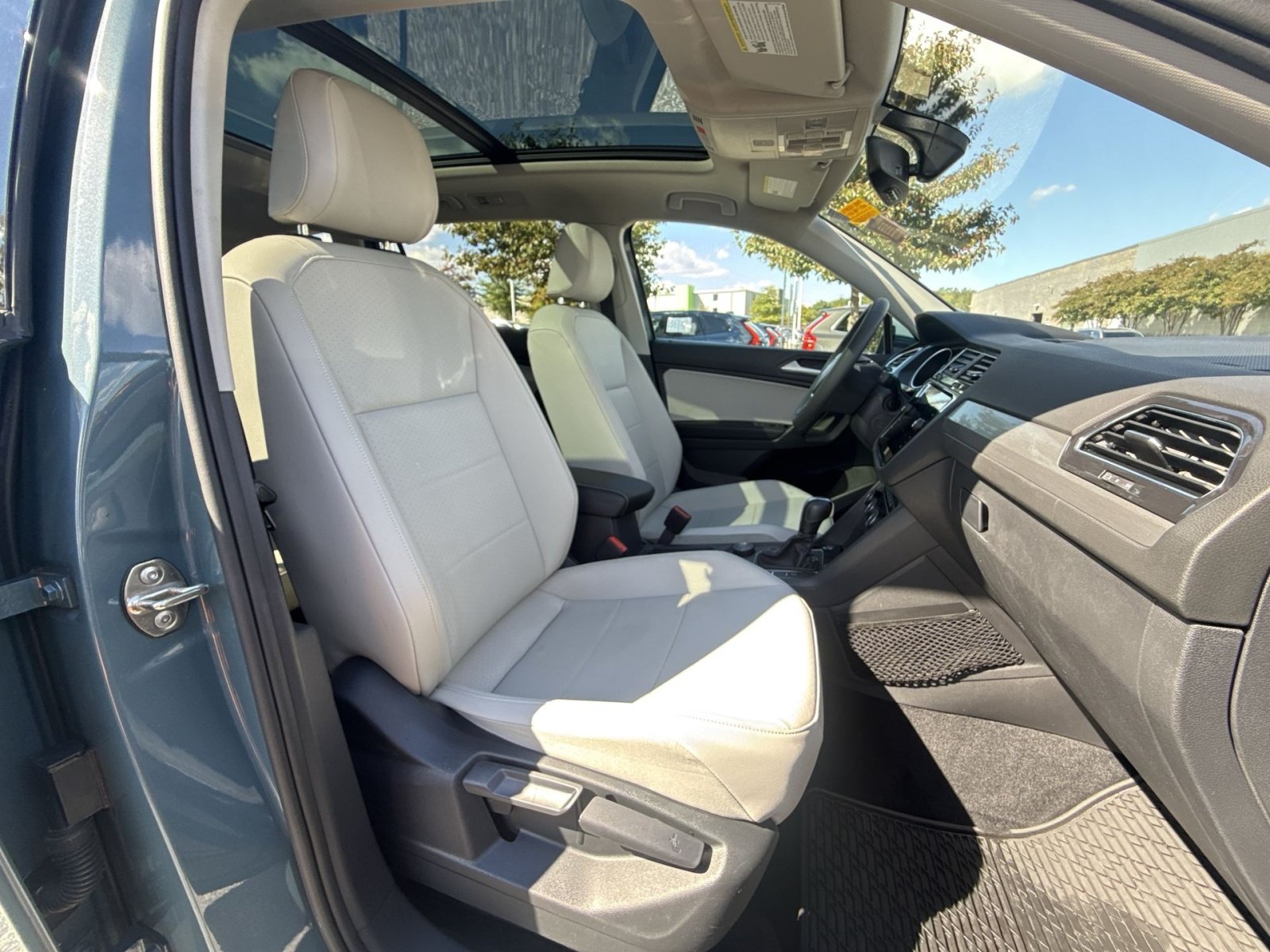 Used 2021 Volkswagen Tiguan SE AWD/4WD image 25