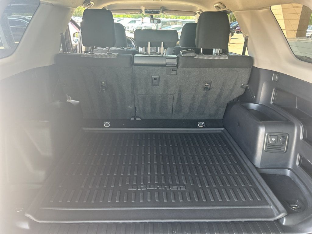 Used 2015 Toyota 4Runner SR5 AWD/4WD image 8