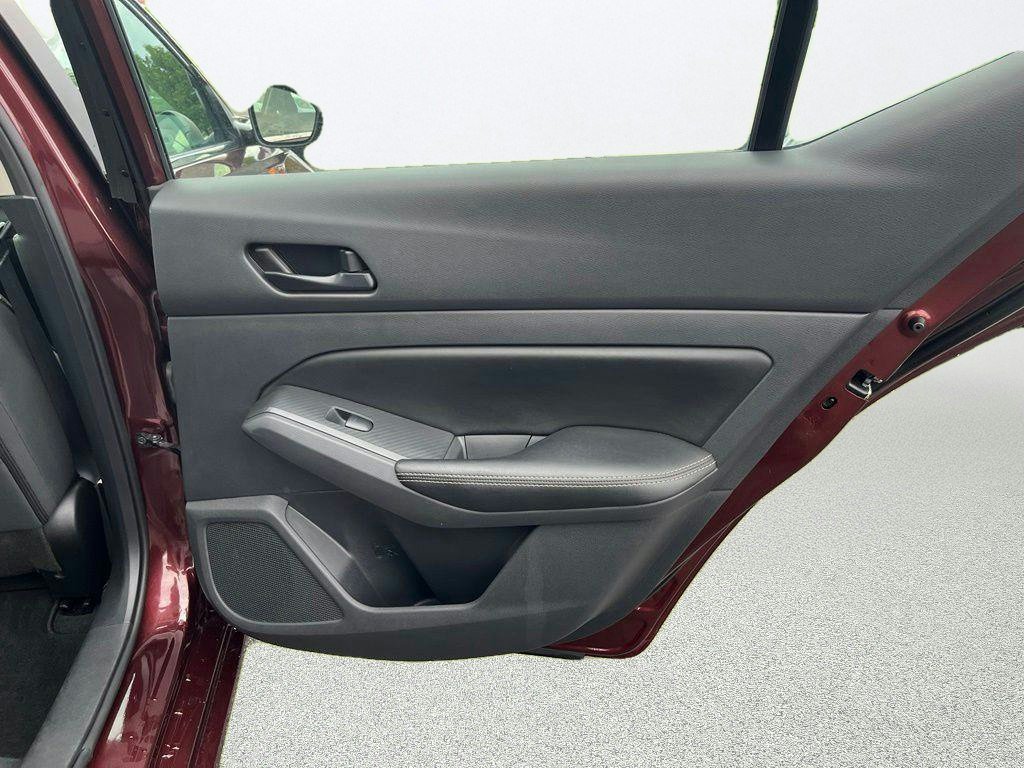 Used 2025 Nissan Altima 2.5 SV FWD image 24
