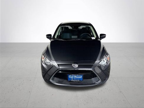 Used 2017 Toyota Yaris iA image 3