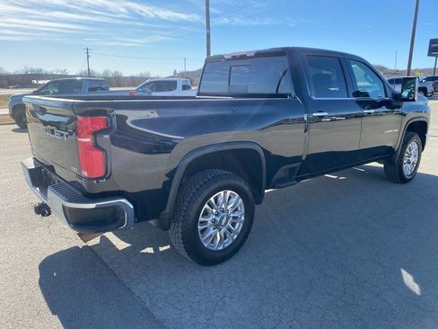 Used 2024 Chevrolet Silverado 2500 LTZ w/ LTZ Convenience Package image 6