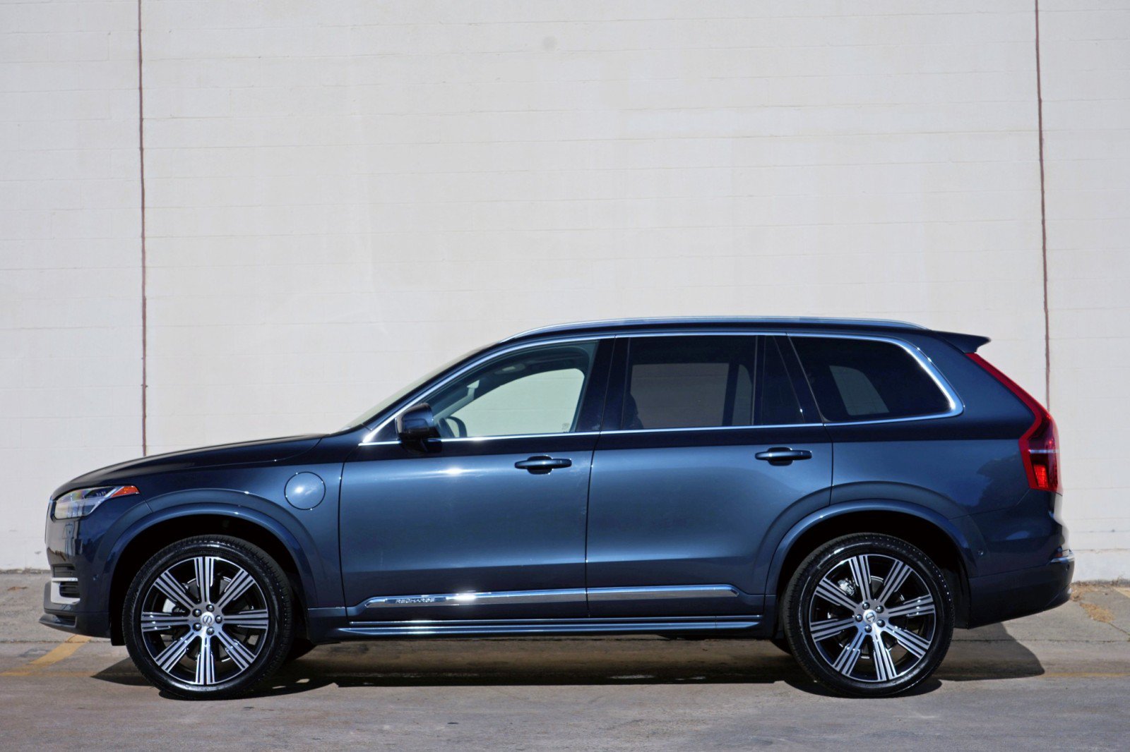 Used 2024 Volvo XC90 T8 Plus w/ Protection Package Premier AWD/4WD image 9