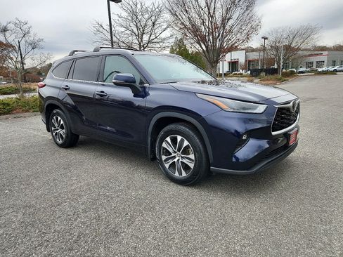 Certified 2022 Toyota Highlander XLE image 4
