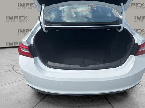 Used 2025 Chevrolet Malibu LT FWD image 28