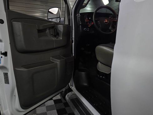 Used 2019 GMC Savana 2500 w/ Driver Convenience Package image 26