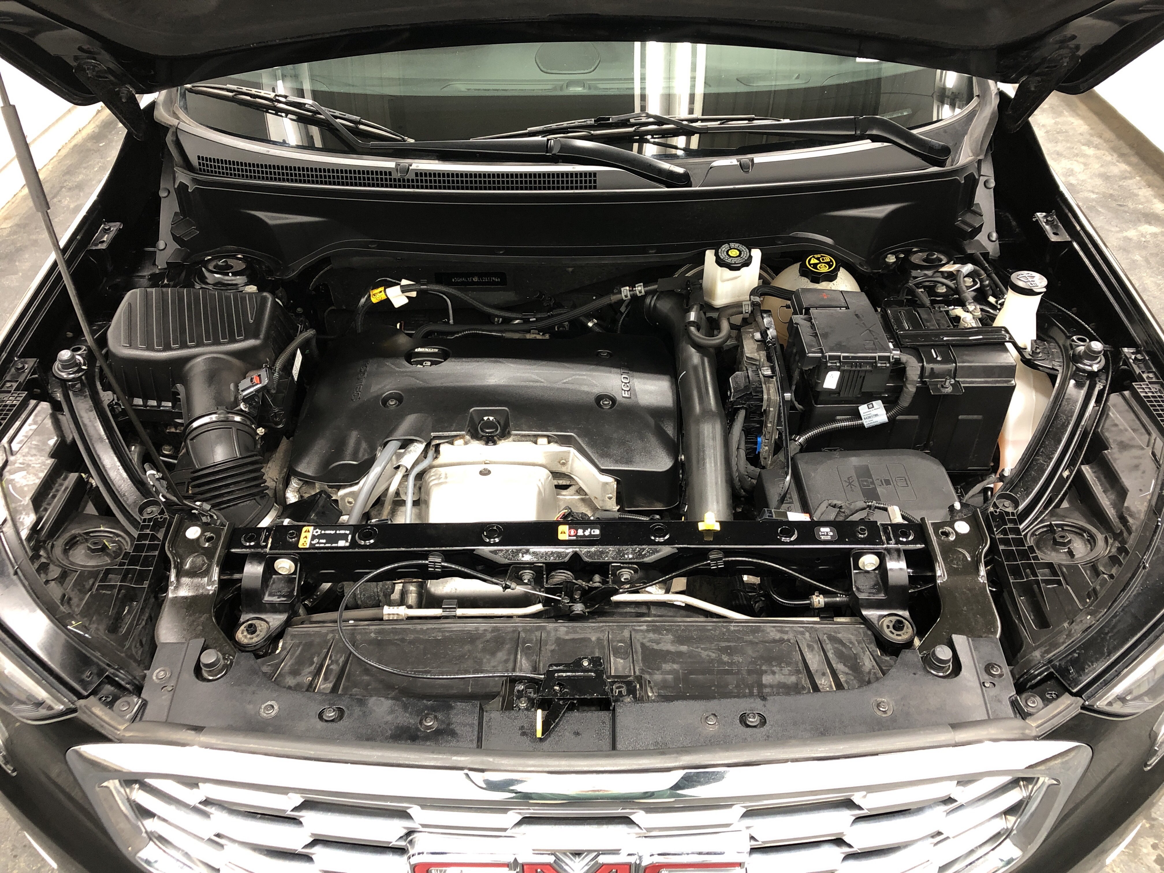 Used 2020 GMC Terrain Denali w/ GMC Pro Grade Package AWD/4WD image 6