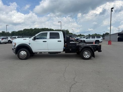 Used 2024 RAM 5500 Tradesman w/ Chrome Appearance Group AWD/4WD image 9