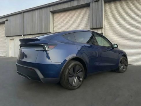 Used 2026 Tesla Model Y 2WD image 8