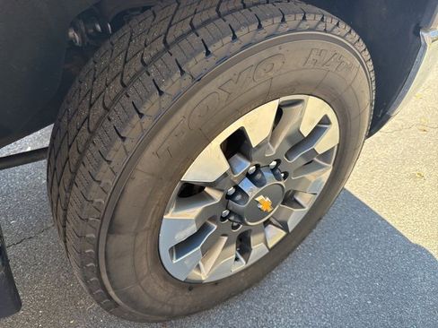 Used 2024 Chevrolet Silverado 2500 LT image 28