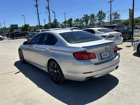 Used 2011 BMW 550i xDrive Sedan AWD/4WD image 29