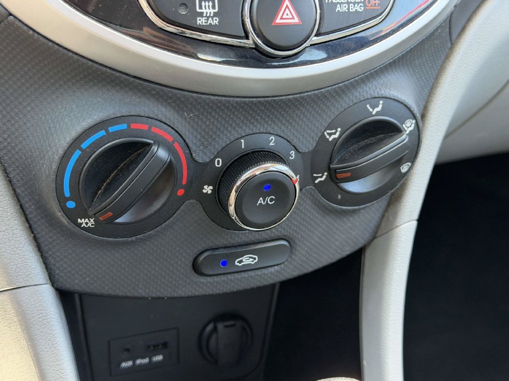 Used 2013 Hyundai Accent GLS w/ Premium Pkg FWD image 31