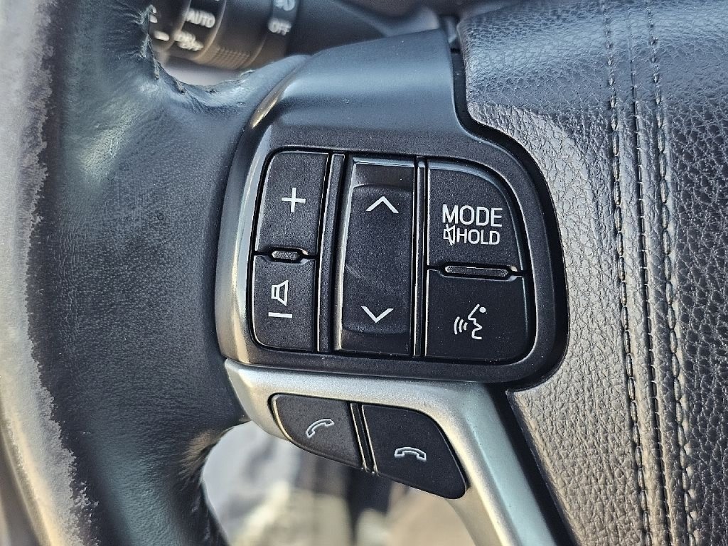 Used 2017 Toyota Highlander XLE FWD image 32