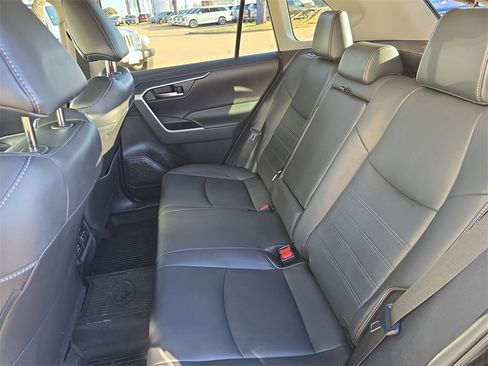 Used 2021 Toyota RAV4 XLE Premium image 14