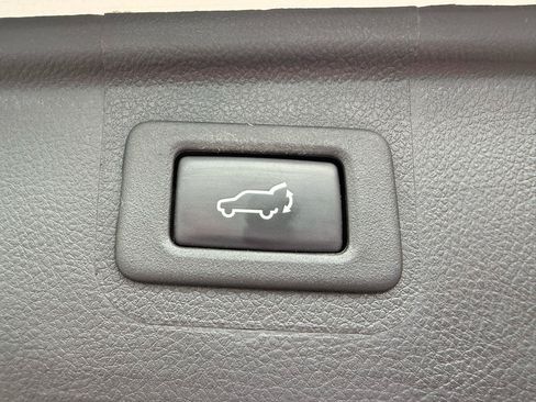Used 2019 Subaru Outback 3.6R Touring AWD/4WD image 17