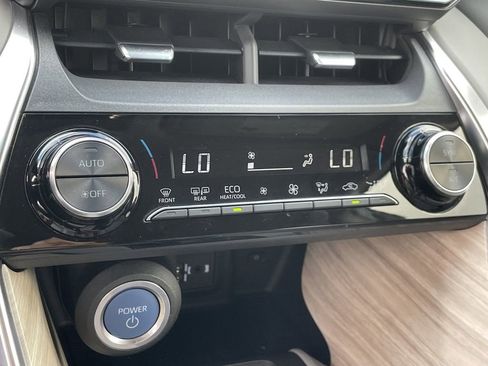 Used 2021 Toyota Venza XLE w/ Softex Package image 23