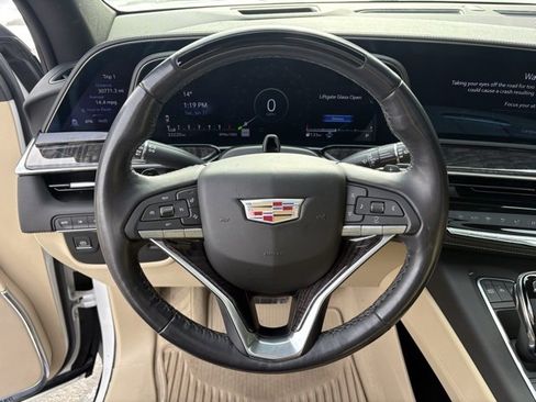 Used 2022 Cadillac Escalade Premium Luxury image 31