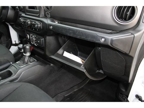 Certified 2021 Jeep Gladiator Willys image 19