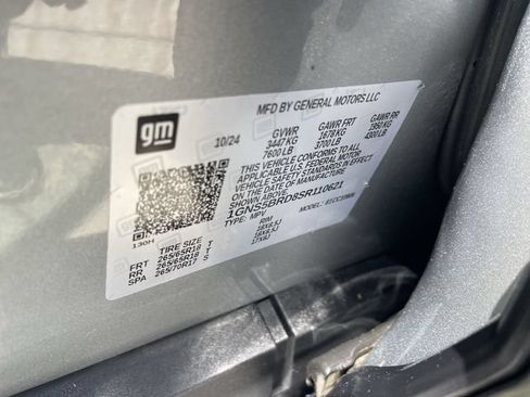 Used 2025 Chevrolet Suburban LS RWD image 33