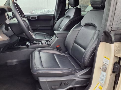 Used 2025 Ford Bronco Outer Banks image 9