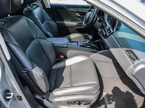 Used 2025 Lexus ES 350 FWD image 9