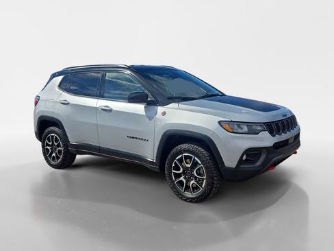 Used 2025 Jeep Compass Trailhawk w/ Trailer Tow Group image 9