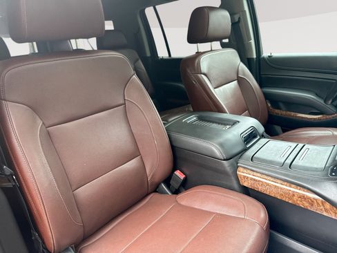 Used 2019 Chevrolet Suburban Premier w/ Premier Plus Edition AWD/4WD image 28