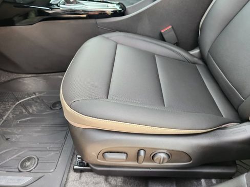 New 2026 Chevrolet Trax ACTIV w/ Sunroof Package FWD image 17