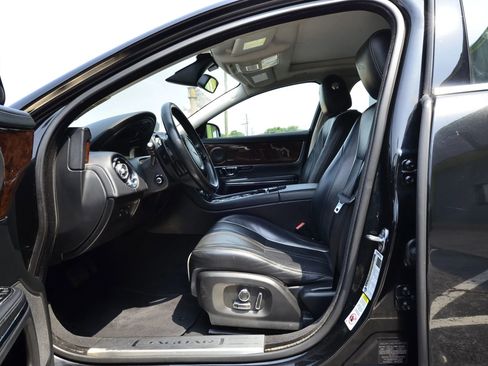 Used 2016 Jaguar XJ R-Sport image 13