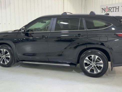Used 2025 Toyota Highlander XLE image 7