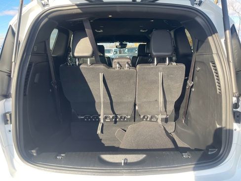 Used 2025 Chrysler Pacifica Select image 17