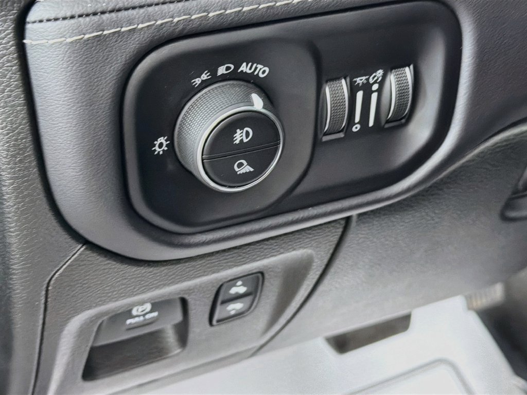 Used 2022 RAM 1500 Limited AWD/4WD image 10