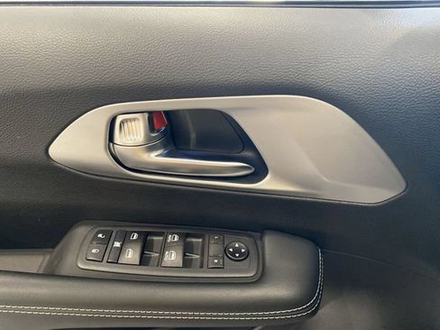 Used 2020 Chrysler Pacifica Touring w/ S Appearance Package FWD image 22