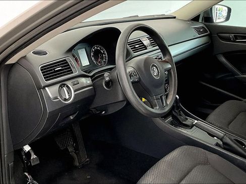 Used 2013 Volkswagen Passat 2.5 S image 17