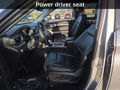 Used 2022 Ford Explorer XLT w/ Equipment Group 202A image 12