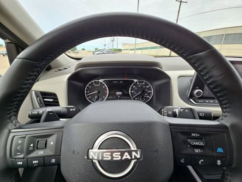 Used 2025 Nissan Rogue SV image 25