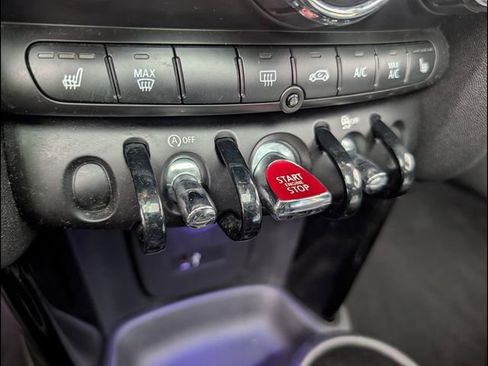 Used 2019 MINI Cooper 4-Door Hardtop w/ Signature Upholstery Package image 11