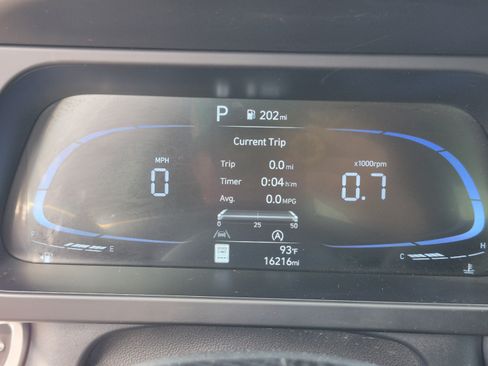 Used 2025 Hyundai Elantra SE w/ Cargo Package FWD image 28