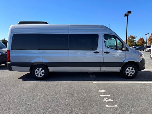 Used 2025 Mercedes-Benz Sprinter 2500 image 3