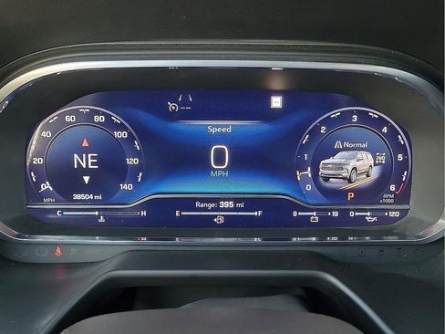 Used 2023 Chevrolet Suburban LT w/ Luxury Package image 17