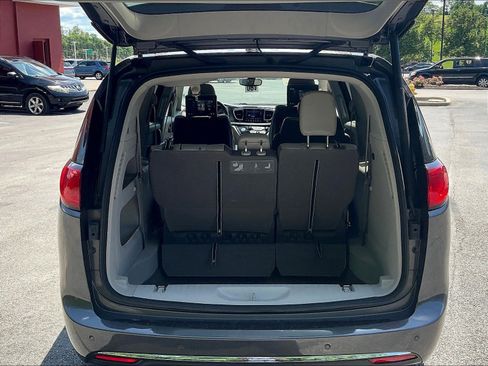 Used 2019 Chrysler Pacifica Touring-L Plus FWD image 35