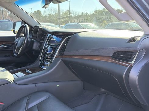 Used 2020 Cadillac Escalade Premium Luxury AWD/4WD image 23