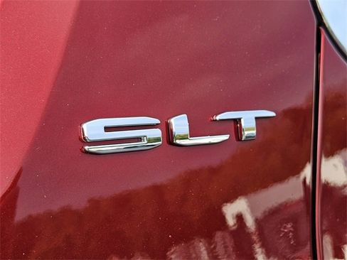 Used 2023 GMC Acadia SLT image 13