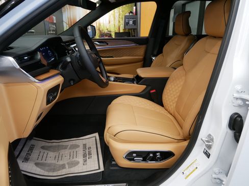 New 2025 Jeep Grand Cherokee Summit image 5