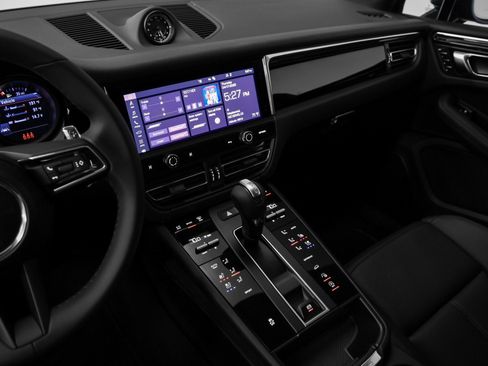 Used 2025 Porsche Macan image 31