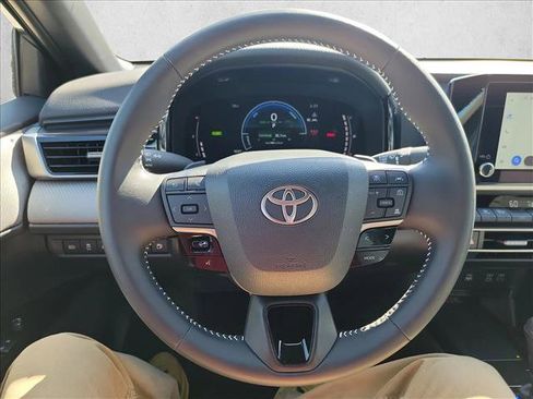 Used 2025 Toyota Camry SE w/ Convenience Package image 19