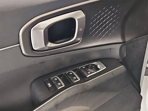 Used 2023 Kia Sorento EX image 11