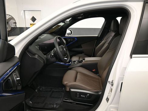 Used 2025 BMW X3 xDrive30i w/ M Sport Package image 11